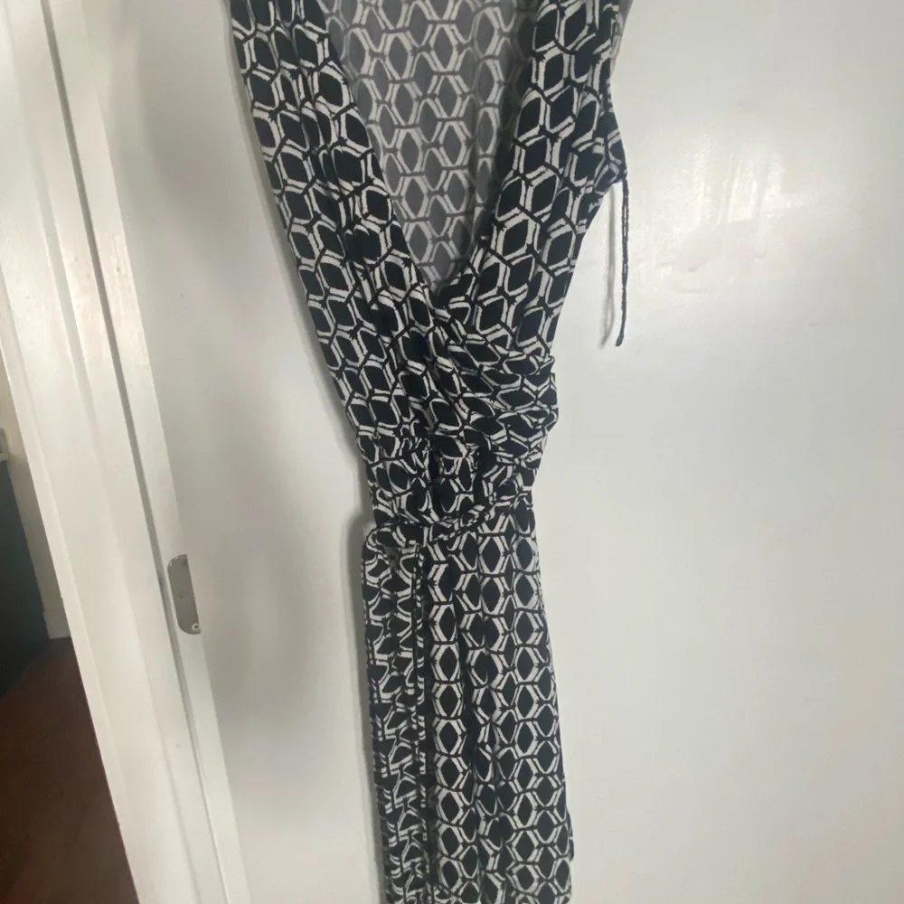 Maggy London Romper - Picture 2 of 3
